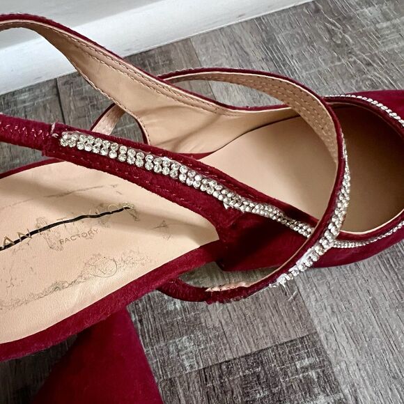 Anne Klein Red Sling Back Pointy Toe Suede Glitsy Heels Sz 7.5M Runs Small - Picture 8 of 10
